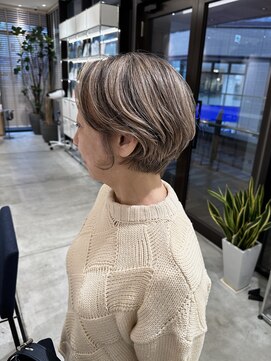 ステアケース 武蔵小杉店(stair:case) 白髪が多い方のブリーチをしない白髪ぼかし　ローライト