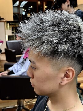 イエローコーン 金沢文庫店(YELLOW CORN) メンズハイライトパーマ/ツイストパーマ/スキンフェードカット