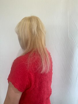 ジュリア(Giulia) 【柔らかブロンド×ハイウルフ】抜け感たっぷり大人ブロンド♪