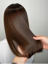 【トリートメント】スリーランドプロデュースの『ドレスケアトリートメント』で絹髪へ導きます。