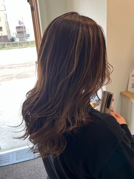 ロッカヘアエジェ(ROCCA hair eje.) 透け感レイヤーウェーブ暗めカラー