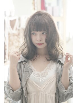 キミ(kimi) 【ｋｉｍｉ】鎖骨ラインのクセ毛風無造作ウェーブｘブルージュ