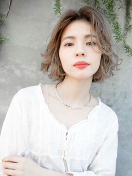 ルティア 池袋(Lutia) かきあげ前髪×ホワイティアッシュ