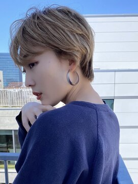 レオニード 表参道(LEONID) ショートスタイル　ケアブリーチハイライト　グレージュ