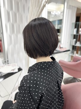 クオリス 赤塚店(QUALIS) 20代30代40代大人かわいい前下がりサラツヤ丸みボブ