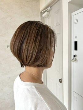 プリンプ トータルビューティ(PRIMP.total beauty) ハイライト　大人ショートボブ