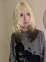 イェッカ パビル(YECCA pabil)&nbsp;抜きっぱなしブロンドとエンドカラーブラック