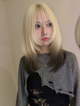 イェッカ パビル(YECCA pabil) 抜きっぱなしブロンドとエンドカラーブラック