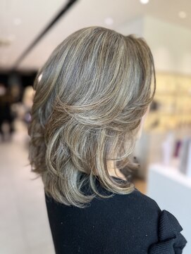 ステア ケース(stair case) ハイライトで明るさと透明感をプラスしながら白髪隠し