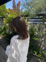 テントヘアー(tent hair)&nbsp;ナチュラルなくびれミディアムで叶える大人可愛い春夏スタル