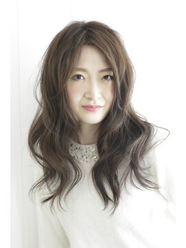 アンクス(anx) センターパートのゆるふわカール