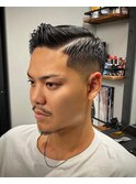 1309黒髪ツーブロック刈り上げフェードウェットスタイルバーバー