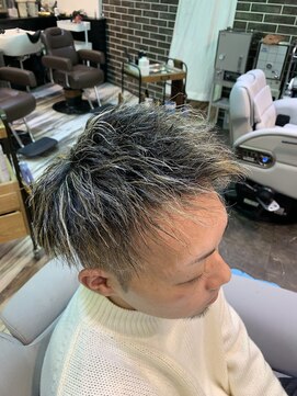 カットスタジオ フタバ(CUT STUDIO FUTABA) ◆縦落ちツイストハイライト