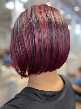 キャラ シャローネ 池袋(Chara Chalone) 前さがりショートボブハイライトレッドカラーな個性派ちゃん