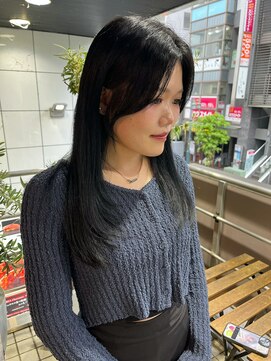 ヘアーアンドメイク ビス(HAIR&MAKE bis) ブルーブラック/顔まわりレイヤーカット【黒田あさみ】