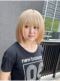 ブロンド×ミディアムレイヤーボブ