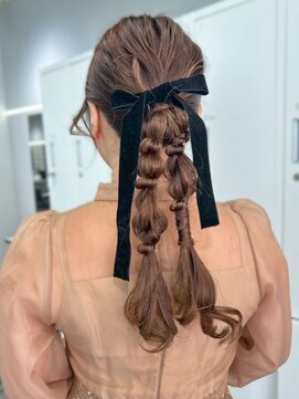 ジゼル 梅田(GiseL) 編みおろしツイン ツインテール ハーフアップ 結婚式 お呼ばれ