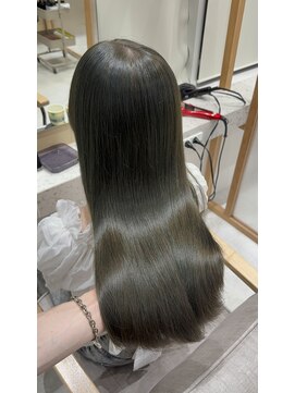 ジーナ サンシャイン通り池袋(Zina) ブリーチなしオリーブ多めカラー【Zina YOSHIKI】