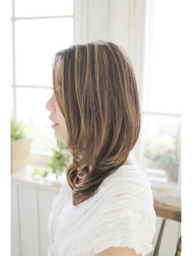 トランクイル サフリック(TRAN9UIL safric) 20代・30代・40代 艶・かき上げスウィートウルフ