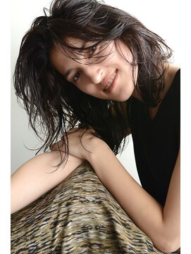 ミラバイグリーン(Mira by green) かき上げBang×ミディアムレイヤー【無造作カール】#2