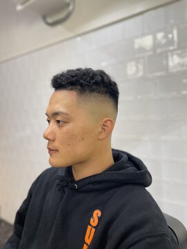 メリケンバーバーショップ フクオカ(MERICAN BARBERSHOP FUK) ショートスパイラルバーバースタイル