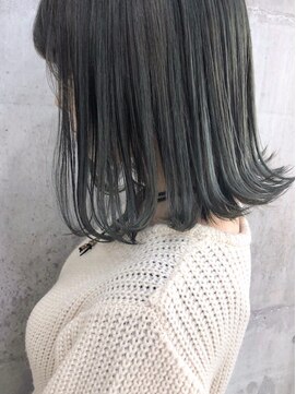 トリップ 香椎(Trip) ミントグレー×伸ばしかけ切りっぱなしボブ