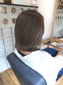 ヘアデザイン ノア(Noa) アッシュベージュハイライト