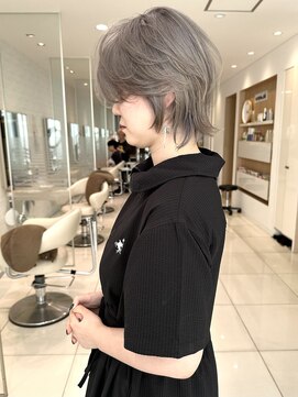 ルプル バイ フェイス 磯子(L'pul by face) ショートウルフ×ライトグレー　style by 田爪