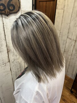 ロイズ ヘアデザイン アンド スパ(LOES) デザインブリーチ×ホワイトベージュ×シルバーグレー