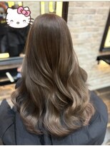 ジョイイチハチナナインユイル(JOY187 in YU1L)&nbsp;レイヤーカット ミントグレージュ　くびれ巻き　ヨシンモリ