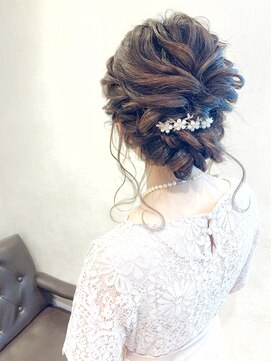 カルテット(Quartett) 【Quartett】後れ毛こなれシニヨン