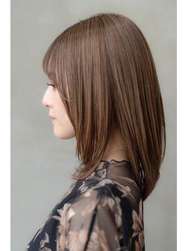 メゾンバイハバナ(maison by HAVANA) 大人かわいいフェザーバングカーキグレージュミディアムウルフ