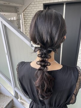 フェリーチェ(Felice) 編みおろし ローポニー カジュアル モテ 結婚式 ヘアセット