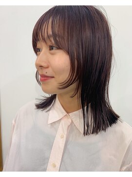 シュピール(Spiel) 顔まわりで変化をつけるミディアムヘア!暖色系カラーでツヤ感を