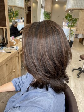 シオン(sion) ハイライト ウィービングカラー　ミディアムレイヤーカット
