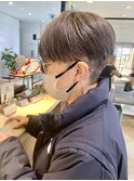 大人40代50代白髪ぼかし刈り上げハンサムショート