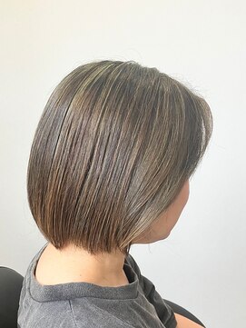 アイノ(AINO.) 白髪ぼかしハイライト×あごラインボブ[茅ヶ崎/茅ヶ崎駅/湘南]