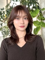 レイヤーカットくびれヘア鎖骨ミディアムワンカール