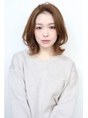 くびれが美しいアンニュイミディアム