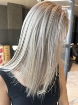 リア 布施店(Lia)&nbsp;ハイトーン　ホワイトシルバー