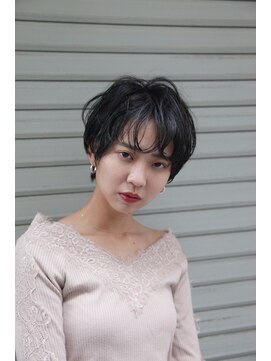 リラ バイ クオーレ(LIRA by CUORE) フェミニンショート