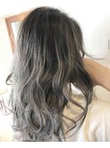 モノトーンバレイヤージュ