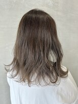 サムシング(Something.)&nbsp;ミディアムヘアとオリーブグレージュ