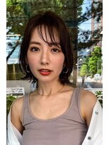 似合わせ大人可愛いグレージュカラー斜めバングショートロング