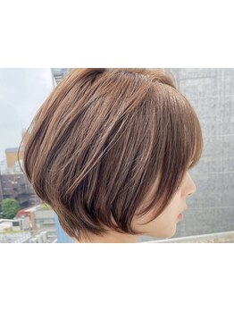 【ショートカットが好評です！】骨格や髪質を見極めたカットで、どこから見てもキレイなシルエットに。