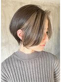 顔周りインナーカラーのハンサムショート
