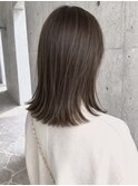 オリーブベージュ×白髪ぼかしハイライト