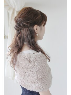 ホワイトルーム(White Room) ☆お呼ばれスタイル☆外国人風ハーフアップ