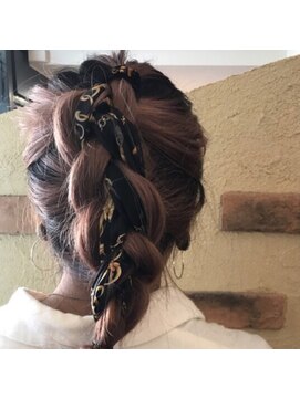 ティアトロアンドリミテバイティアトロ(teatro&limite by teatro) スカーフを使った大人アレンジ