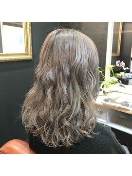 イル(iLu.) シルクグレージュ